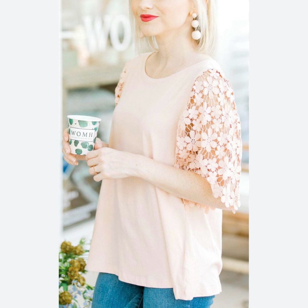 GAP Women’s Blush Pink Lace Crochet Sleeve T-Shirt Size XS‎